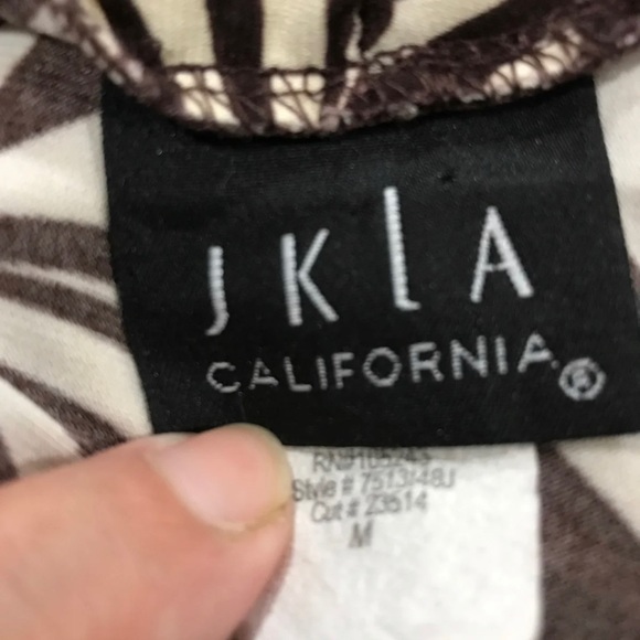 Ladies Beige/Brown Colored Design Blouse Top
Sz Medium 8 - 10 - Picture 4 of 5